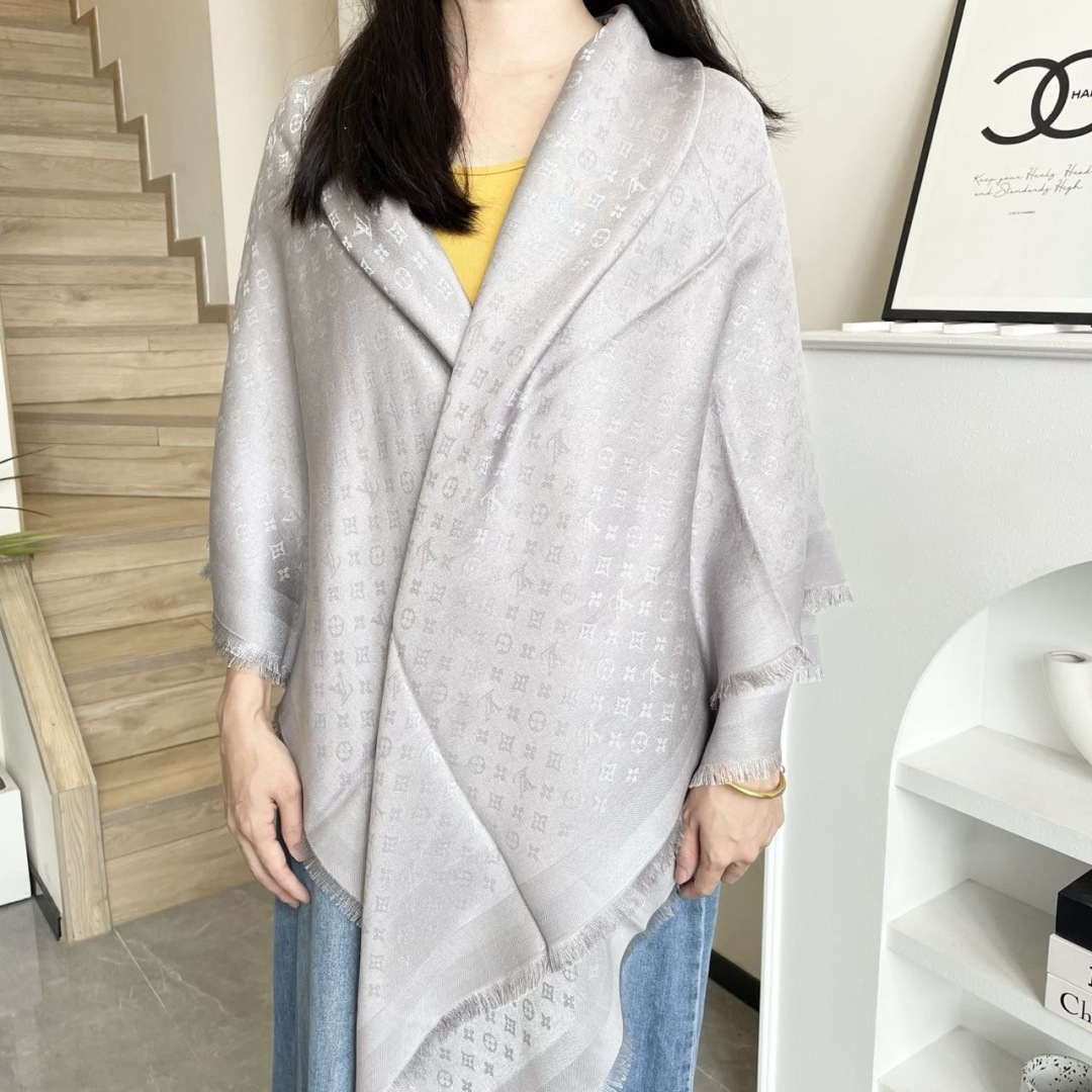Louis Vuitton Shawl Classic Silk Wool Blend - 140 x 140cm