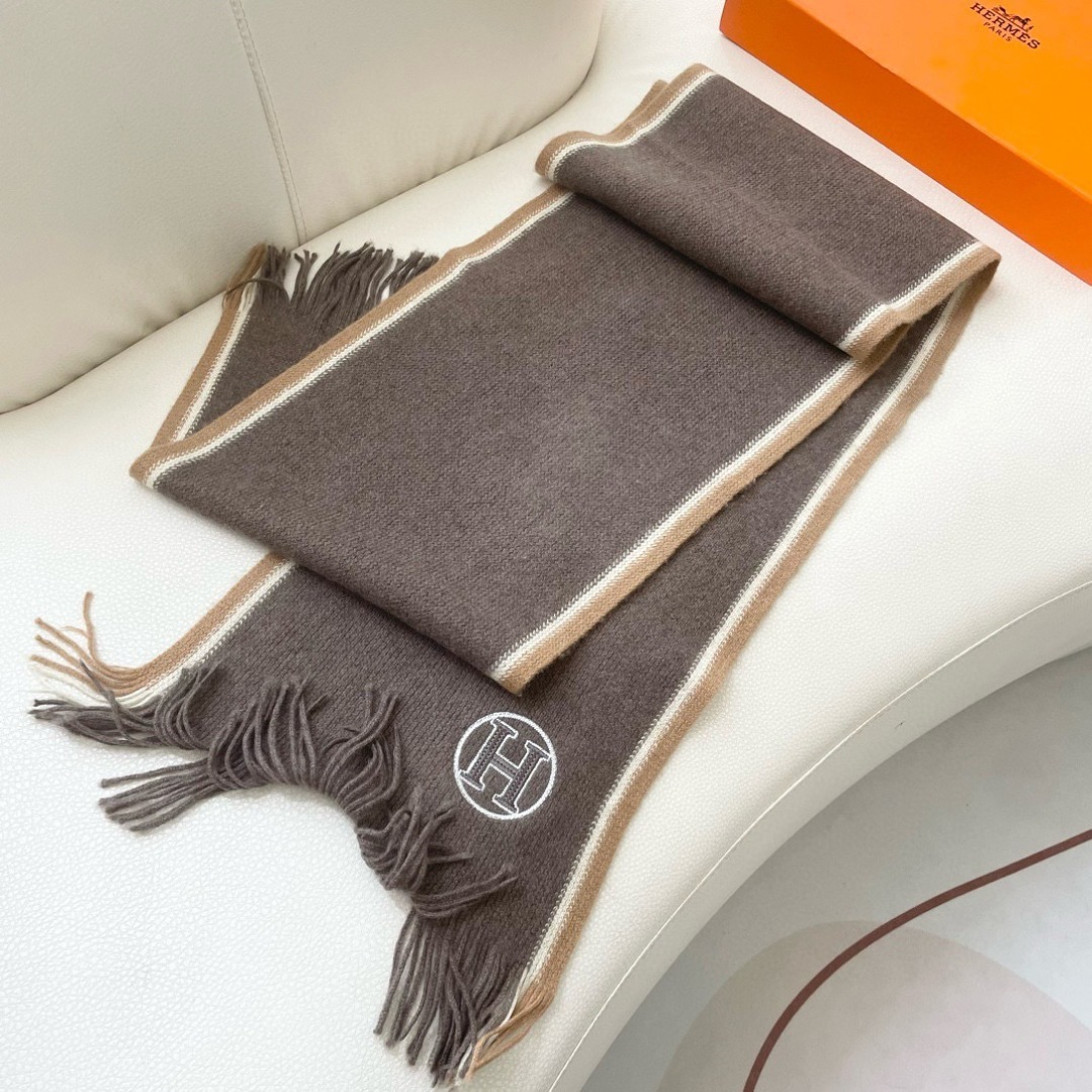 上新2025爱马仕男女款围巾且买且珍惜😍~都是出口订单所以比较难遇❤️东西讲究少而精😍好看的一定要收😎这