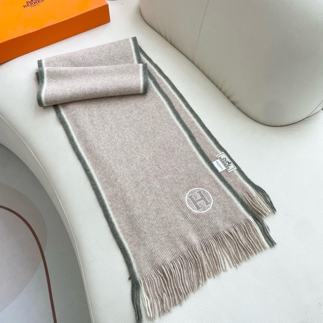 上新2025爱马仕男女款围巾且买且珍惜😍~都是出口订单所以比较难遇❤️东西讲究少而精😍好看的一定要收😎这