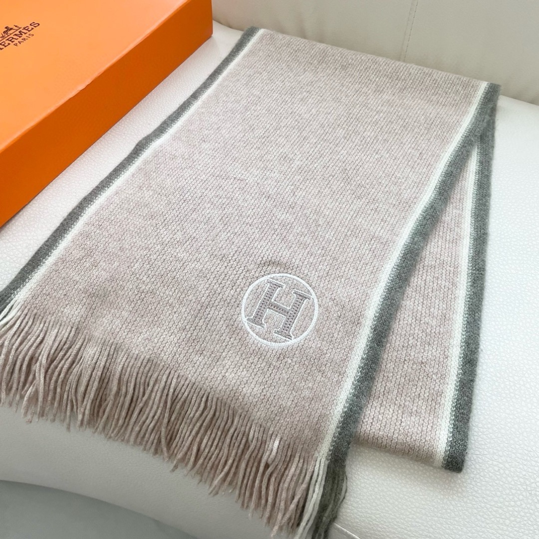 上新2025爱马仕男女款围巾且买且珍惜😍~都是出口订单所以比较难遇❤️东西讲究少而精😍好看的一定要收😎这