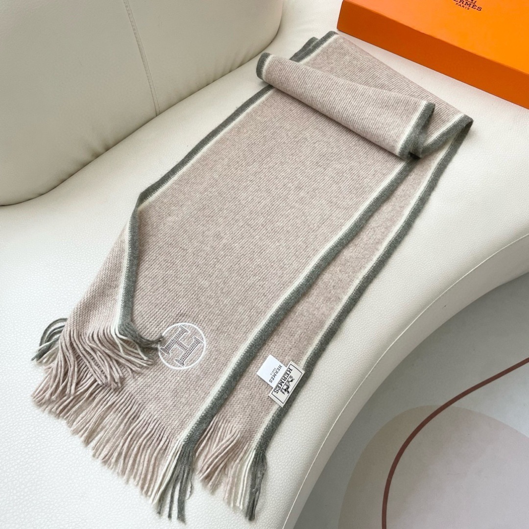 上新2025爱马仕男女款围巾且买且珍惜😍~都是出口订单所以比较难遇❤️东西讲究少而精😍好看的一定要收😎这