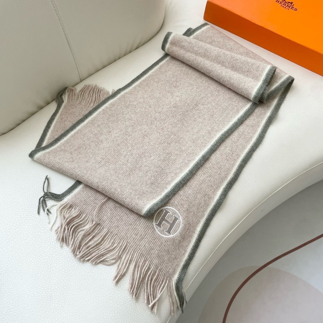 上新2025爱马仕男女款围巾且买且珍惜😍~都是出口订单所以比较难遇❤️东西讲究少而精😍好看的一定要收😎这