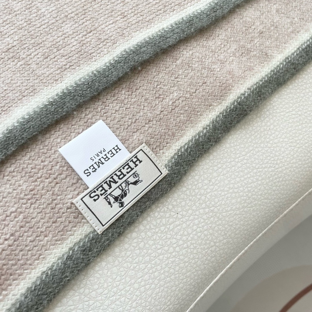 上新2025爱马仕男女款围巾且买且珍惜😍~都是出口订单所以比较难遇❤️东西讲究少而精😍好看的一定要收😎这