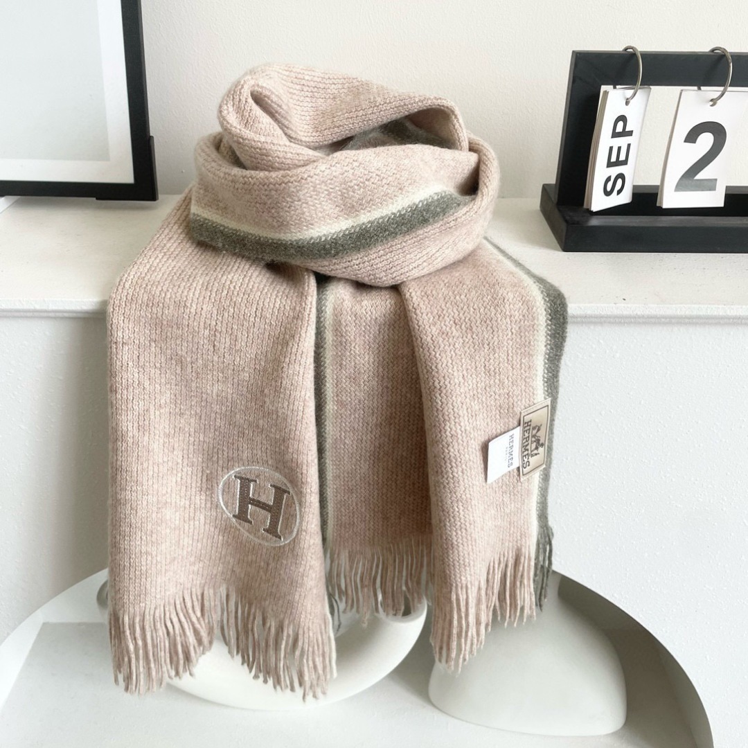 上新2025爱马仕男女款围巾且买且珍惜😍~都是出口订单所以比较难遇❤️东西讲究少而精😍好看的一定要收😎这