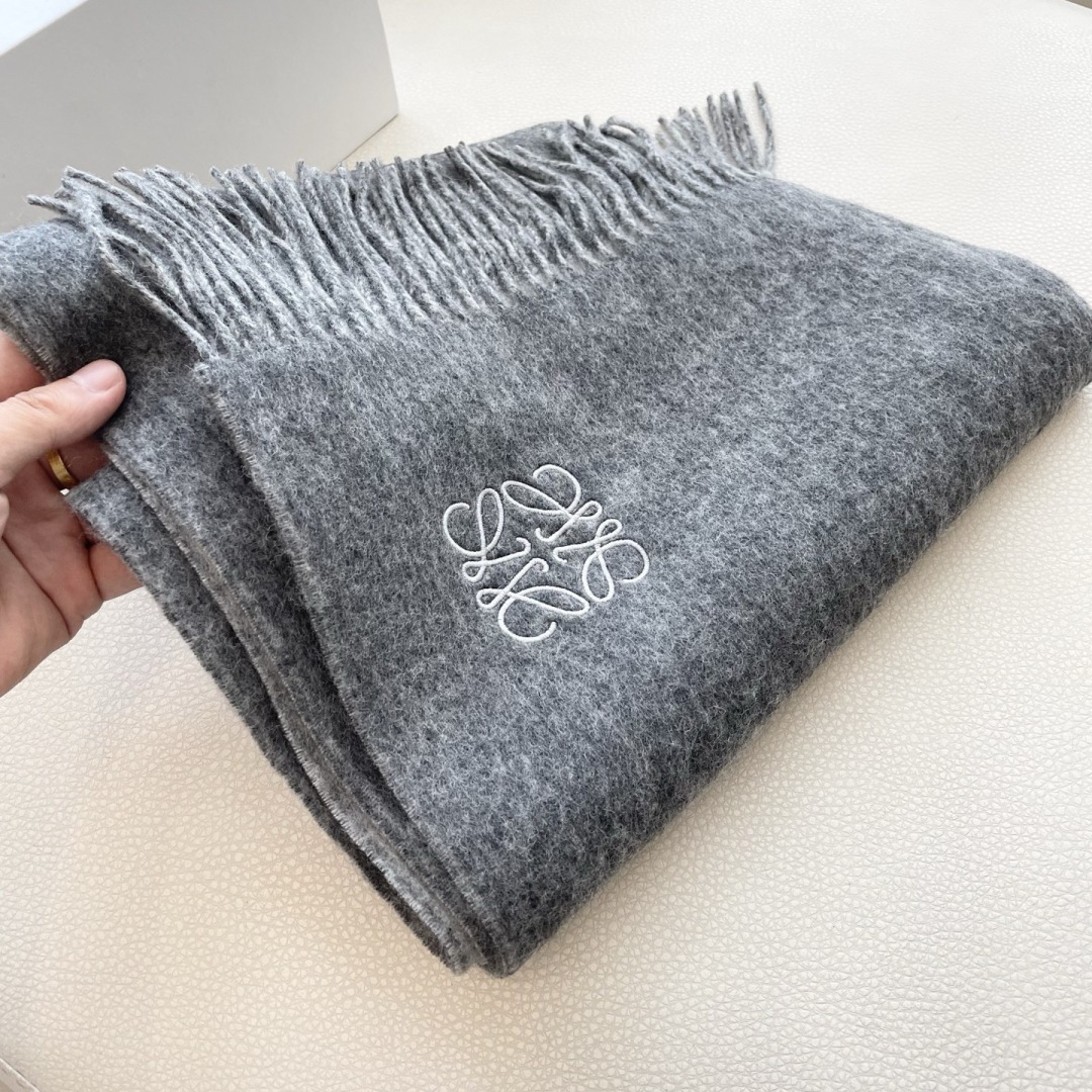 👑👑顶级原单中性款‼️罗意威 很幸運拿到這個品牌的東西，真的不多見，很少在國內做訂單，款式真的少的可怜❗