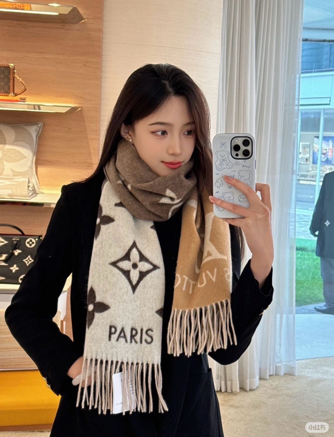 ✨✨LV万众瞩目的货品 前后经历了足足四个月的摸索打版 总算不负众望将最好的东西呈现给大家 看似简单的三