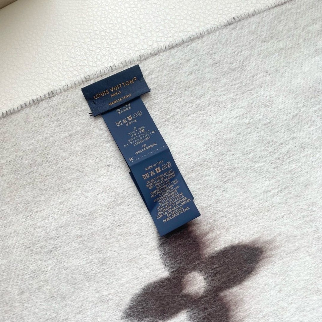 ✨✨LV万众瞩目的货品 前后经历了足足四个月的摸索打版 总算不负众望将最好的东西呈现给大家 看似简单的三