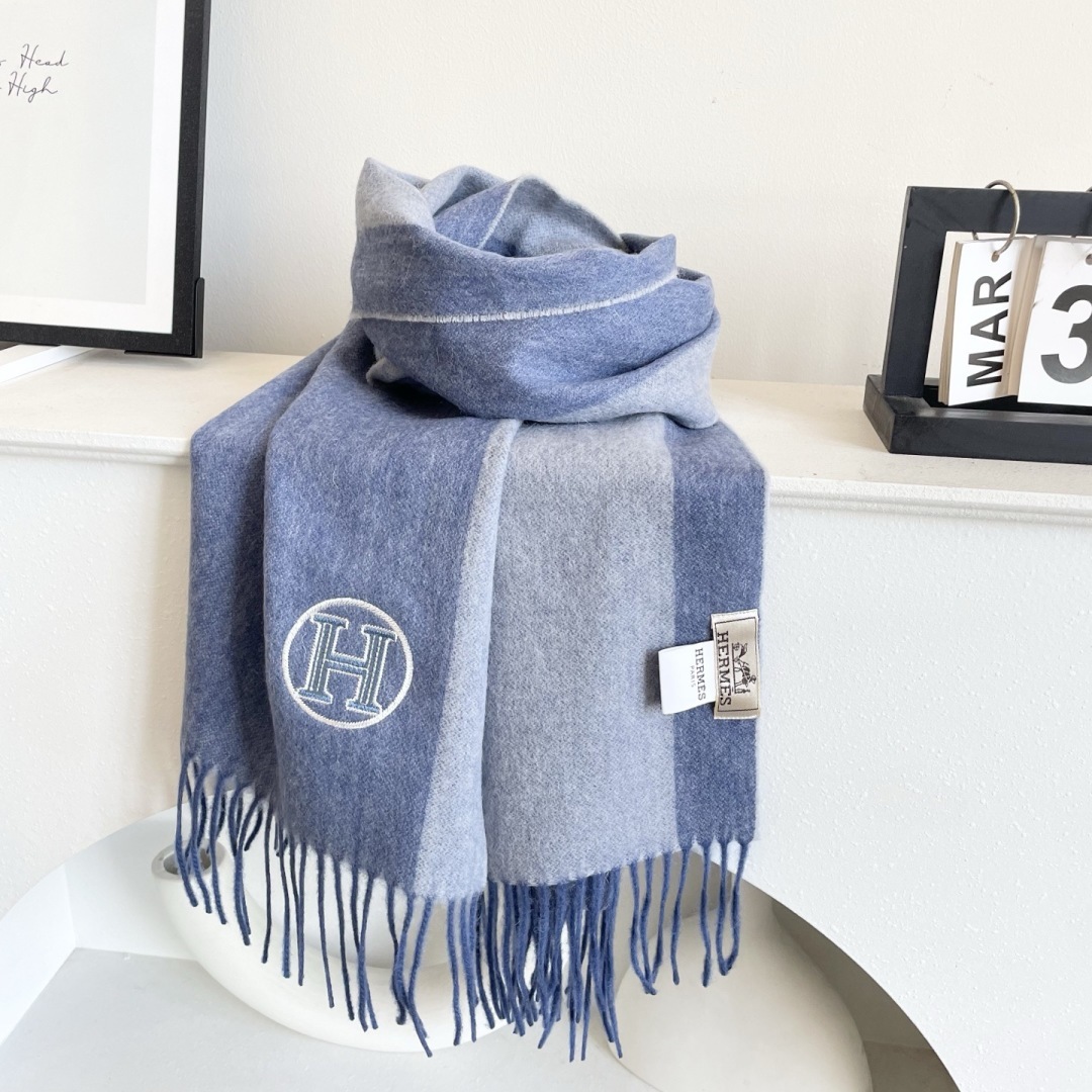 上新2025爱马仕男女款围巾且买且珍惜😍~都是出口订单所以比较难遇❤️东西讲究少而精😍好看的一定要收😎这