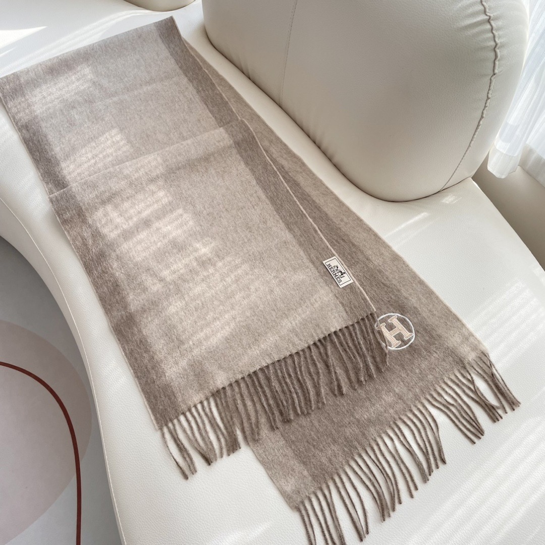 上新2025爱马仕男女款围巾且买且珍惜😍~都是出口订单所以比较难遇❤️东西讲究少而精😍好看的一定要收😎这