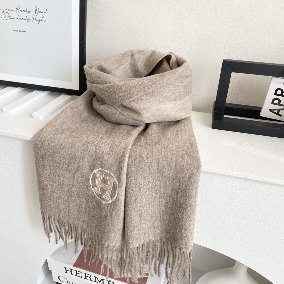 上新2025爱马仕男女款围巾且买且珍惜😍~都是出口订单所以比较难遇❤️东西讲究少而精😍好看的一定要收😎这