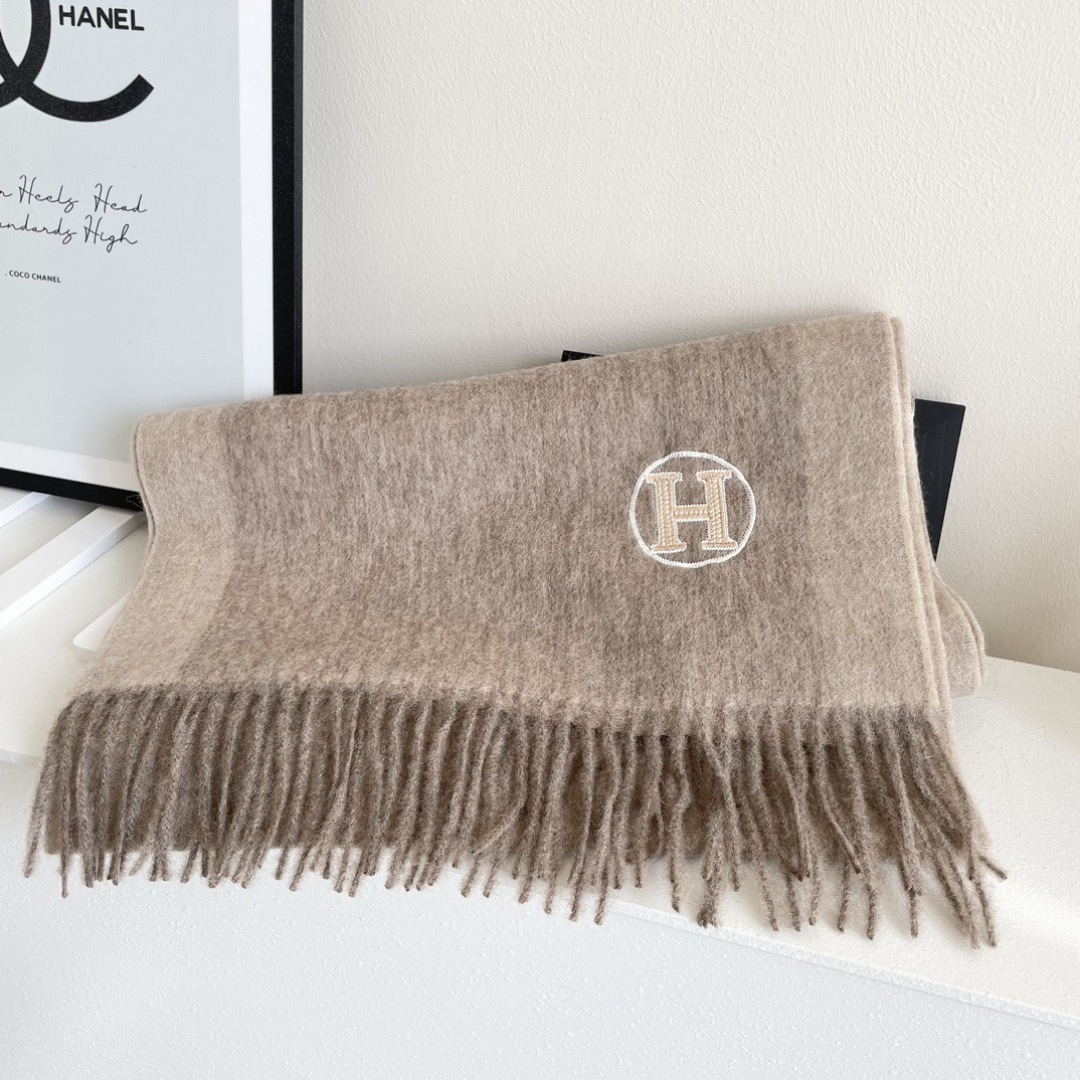 上新2025爱马仕男女款围巾且买且珍惜😍~都是出口订单所以比较难遇❤️东西讲究少而精😍好看的一定要收😎这