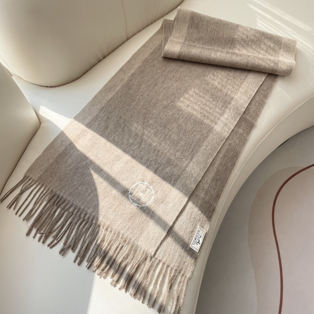 上新2025爱马仕男女款围巾且买且珍惜😍~都是出口订单所以比较难遇❤️东西讲究少而精😍好看的一定要收😎这