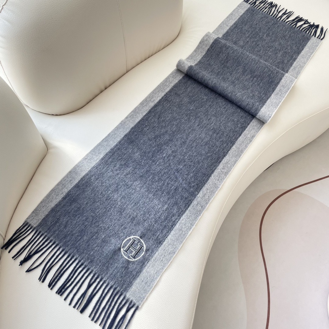 上新2025爱马仕男女款围巾且买且珍惜😍~都是出口订单所以比较难遇❤️东西讲究少而精😍好看的一定要收😎这