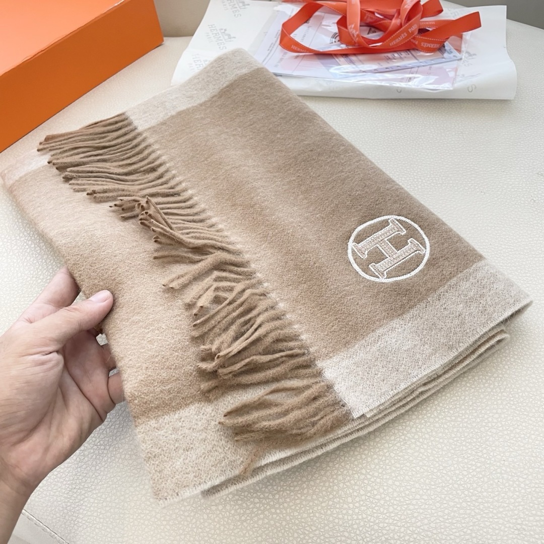 上新2025爱马仕男女款围巾且买且珍惜😍~都是出口订单所以比较难遇❤️东西讲究少而精😍好看的一定要收😎这