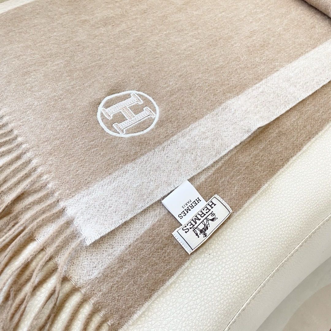 上新2025爱马仕男女款围巾且买且珍惜😍~都是出口订单所以比较难遇❤️东西讲究少而精😍好看的一定要收😎这