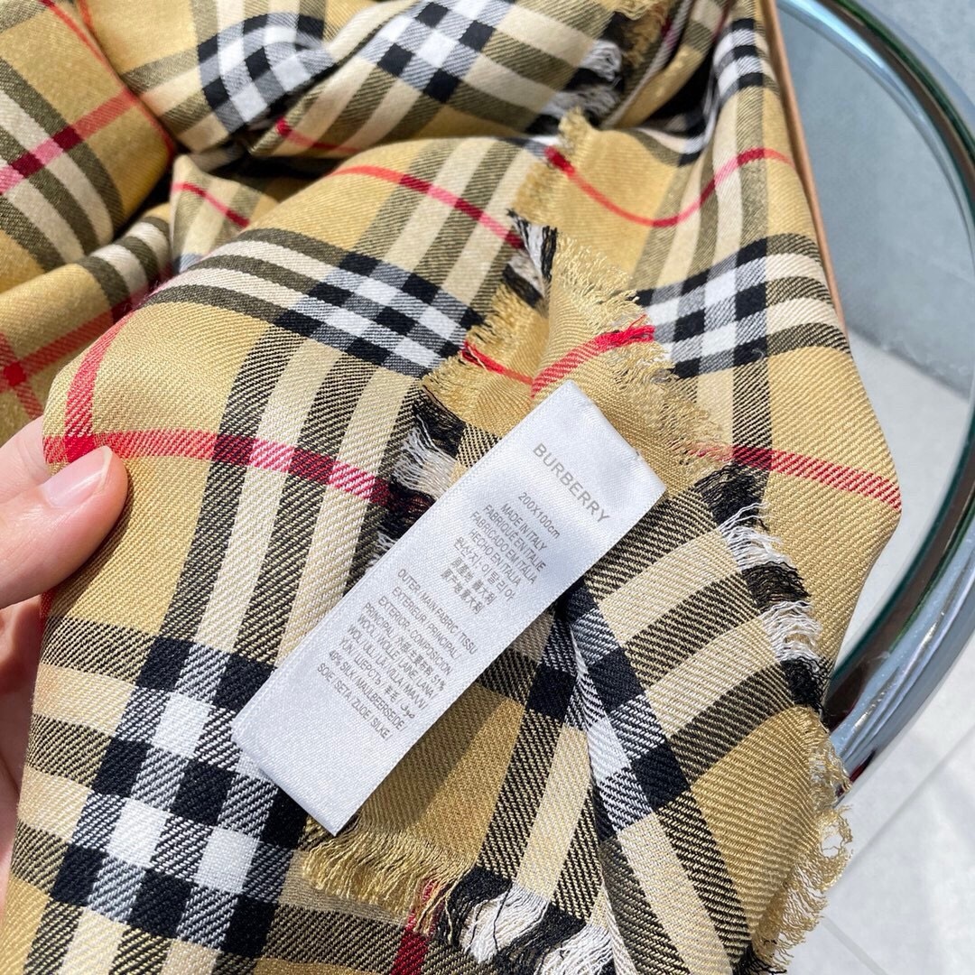 要顶级品质看过来👑👑原单货 🎁 B家【双面长巾】，这才是硬货，殿堂级御用推荐！高出镜率单品，顶级羊绒两面