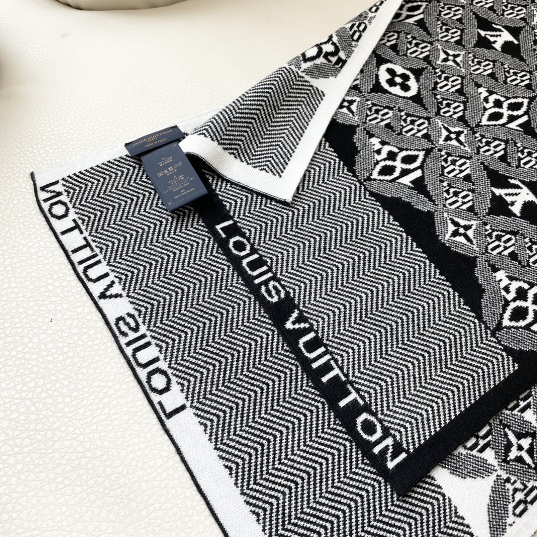 爆款上新 情侣款👍👍LV 独家牛货🐂 奢华尽在尺寸之间，高端品质‼️具有超高羊绒品质才会被此品牌青睐‼️