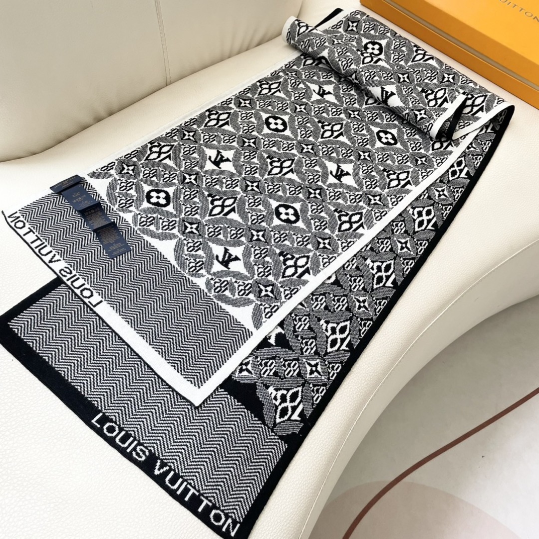 爆款上新 情侣款👍👍LV 独家牛货🐂 奢华尽在尺寸之间，高端品质‼️具有超高羊绒品质才会被此品牌青睐‼️