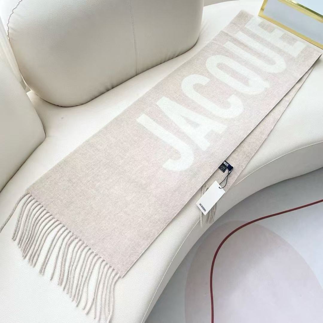 🧣JIL SANDER 围巾 温柔绽放的极简主义,从1968年起,一直坚守极简之风、性冷淡的设计:吉尔·