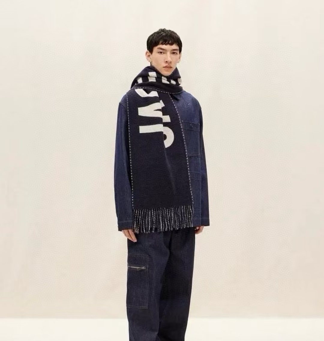 🧣JIL SANDER 围巾 温柔绽放的极简主义，从1968年起，一直坚守极简之风、性冷淡的设计:吉尔·