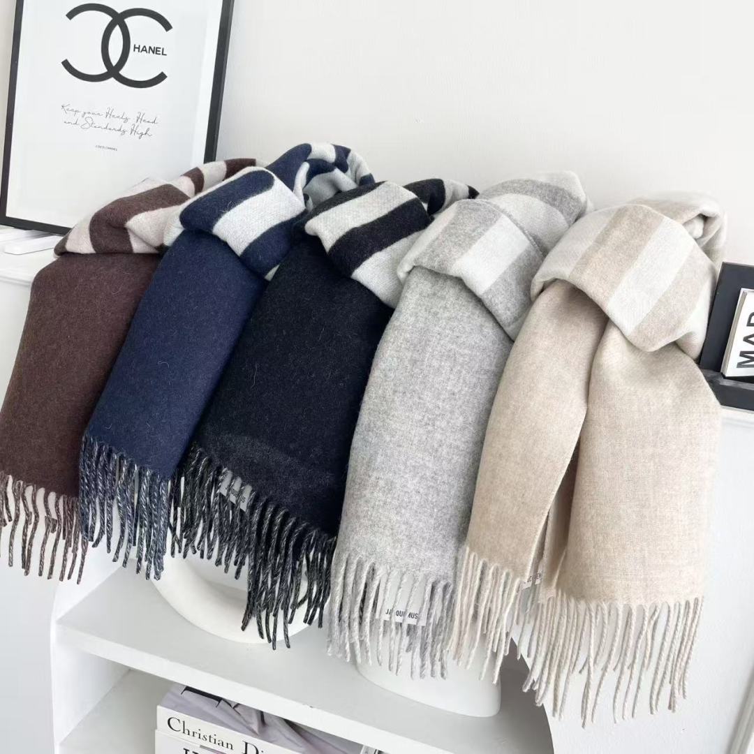 🧣JIL SANDER 围巾 温柔绽放的极简主义,从1968年起,一直坚守极简之风、性冷淡的设计:吉尔·