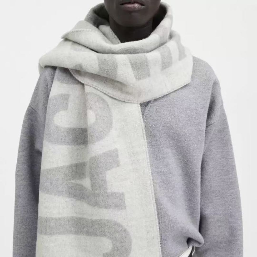🧣JIL SANDER 围巾 温柔绽放的极简主义，从1968年起，一直坚守极简之风、性冷淡的设计:吉尔·