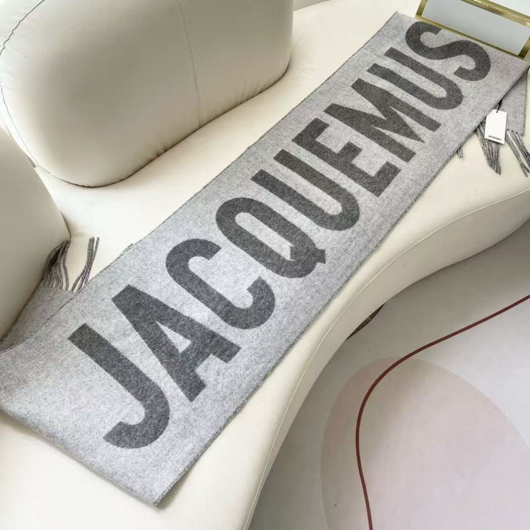 🧣JIL SANDER 围巾 温柔绽放的极简主义,从1968年起,一直坚守极简之风、性冷淡的设计:吉尔·