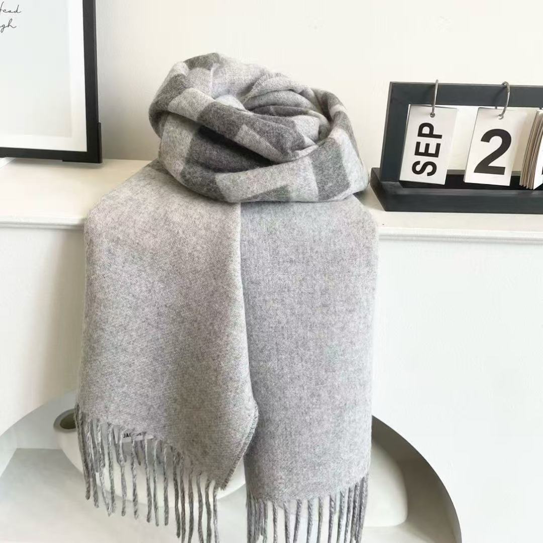 🧣JIL SANDER 围巾 温柔绽放的极简主义,从1968年起,一直坚守极简之风、性冷淡的设计:吉尔·