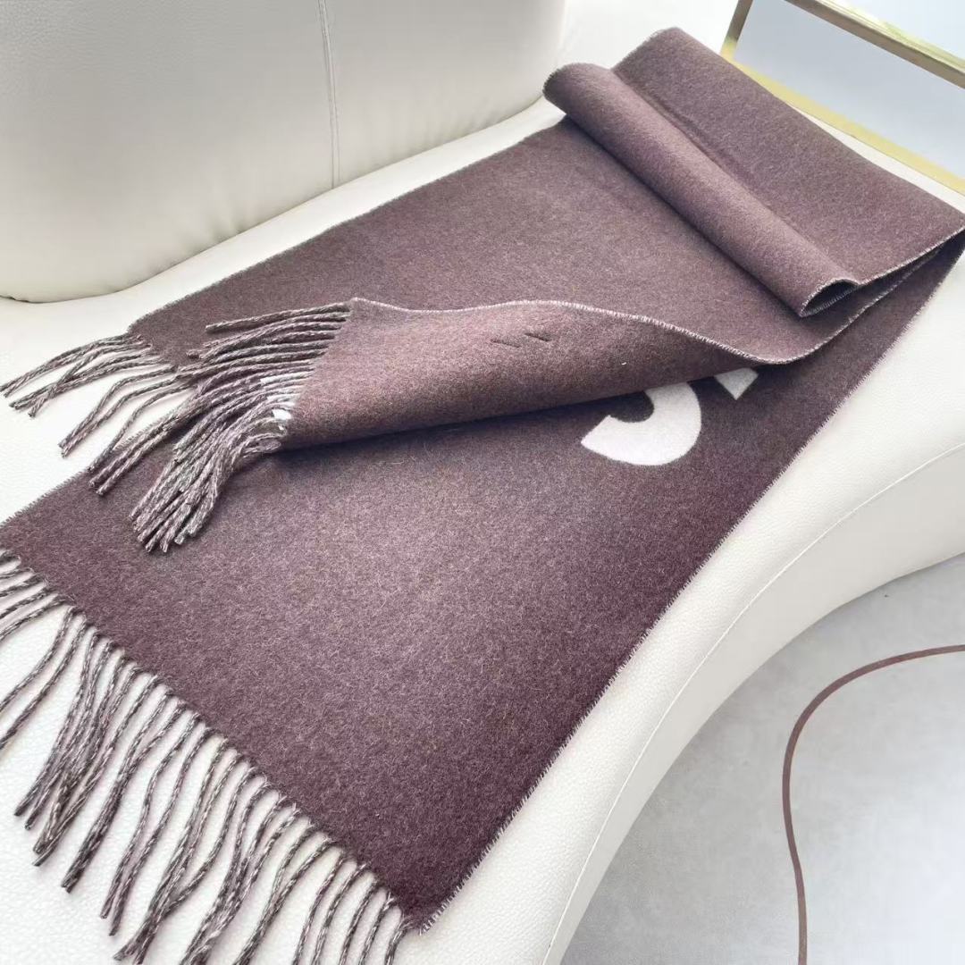 🧣JIL SANDER 围巾 温柔绽放的极简主义,从1968年起,一直坚守极简之风、性冷淡的设计:吉尔·