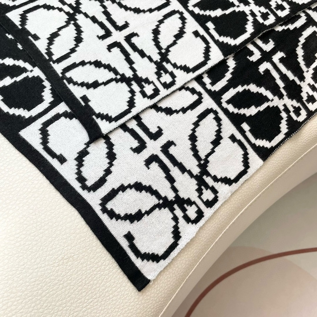 。爆款‼️顶级高尖端⚠️【LOEWE罗意威直供迪拜出口货‼️】🎀官网双面罗意威2024新品✨双面羊绒围巾