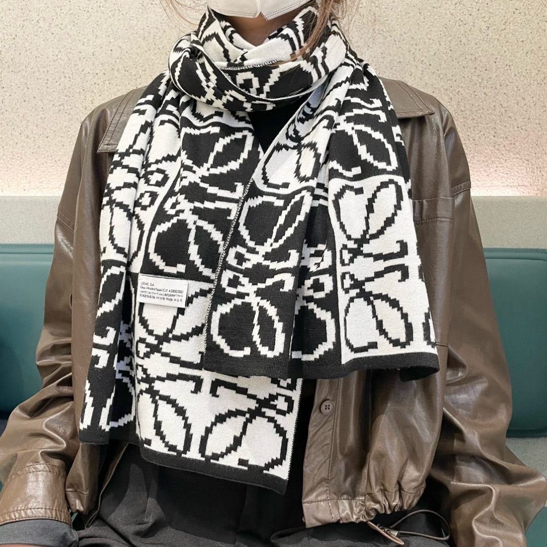 。爆款‼️顶级高尖端⚠️【LOEWE罗意威直供迪拜出口货‼️】🎀官网双面罗意威2024新品✨双面羊绒围巾