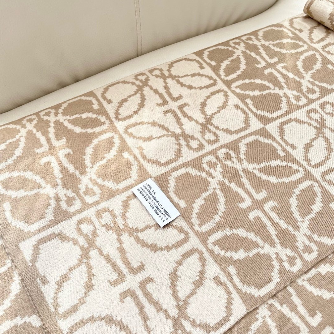 。爆款‼️顶级高尖端⚠️【LOEWE罗意威直供迪拜出口货‼️】🎀官网双面罗意威2024新品✨双面羊绒围巾