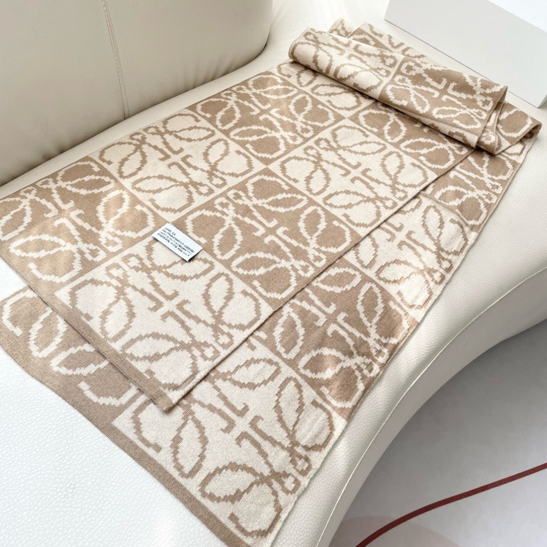 。爆款‼️顶级高尖端⚠️【LOEWE罗意威直供迪拜出口货‼️】🎀官网双面罗意威2024新品✨双面羊绒围巾