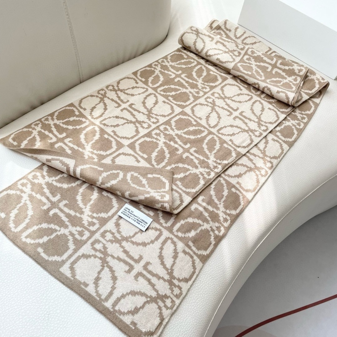 。爆款‼️顶级高尖端⚠️【LOEWE罗意威直供迪拜出口货‼️】🎀官网双面罗意威2024新品✨双面羊绒围巾