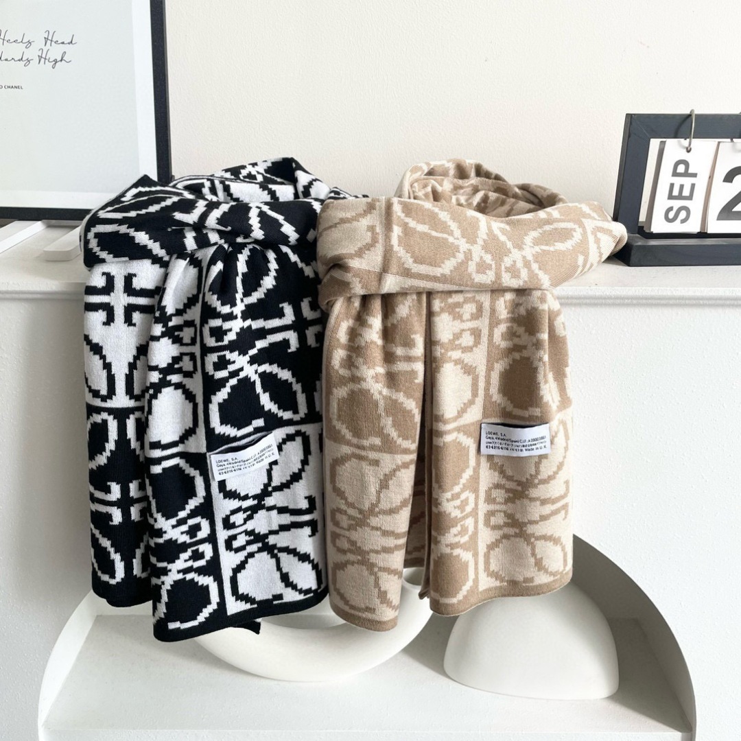 。爆款‼️顶级高尖端⚠️【LOEWE罗意威直供迪拜出口货‼️】🎀官网双面罗意威2024新品✨双面羊绒围巾