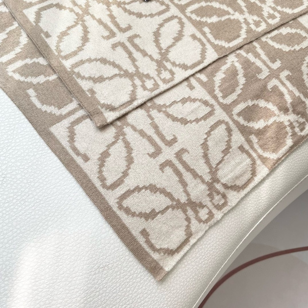 。爆款‼️顶级高尖端⚠️【LOEWE罗意威直供迪拜出口货‼️】🎀官网双面罗意威2024新品✨双面羊绒围巾