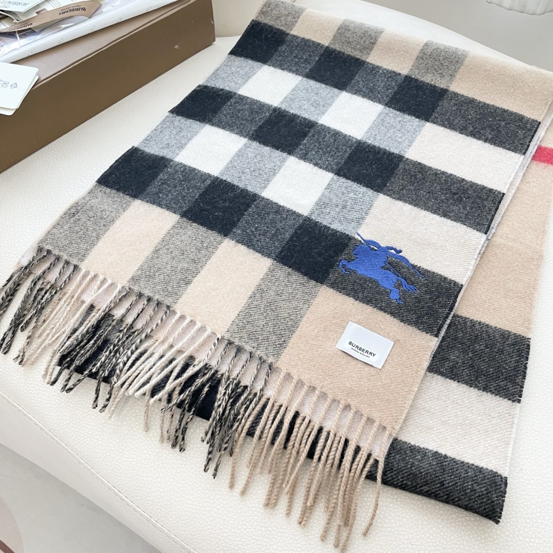 上新2025爱马仕双面男女款围巾且买且珍惜😍~都是出口订单所以比较难遇❤️东西讲究少而精😍好看的一定要收