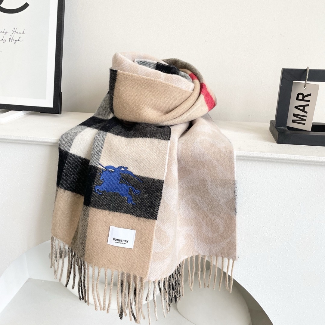 上新2025爱马仕双面男女款围巾且买且珍惜😍~都是出口订单所以比较难遇❤️东西讲究少而精😍好看的一定要收