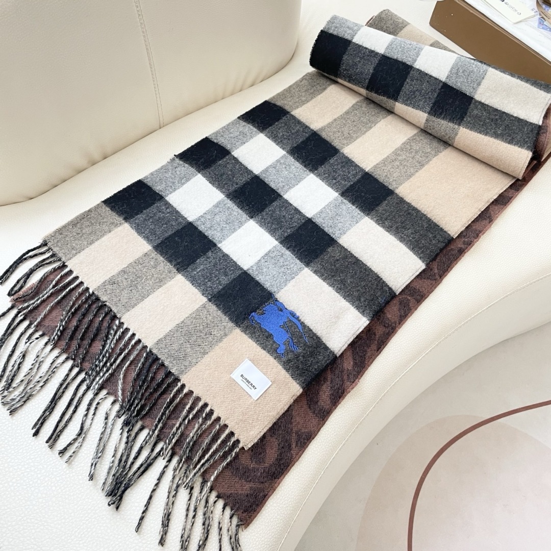 上新2025爱马仕双面男女款围巾且买且珍惜😍~都是出口订单所以比较难遇❤️东西讲究少而精😍好看的一定要收