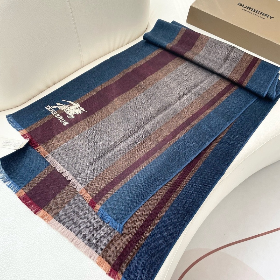 王牌口碑burberry深度水波纹经典羊绒格子围巾‼专柜最新品相,目前专柜都换上了新标👍经典中的经典.全