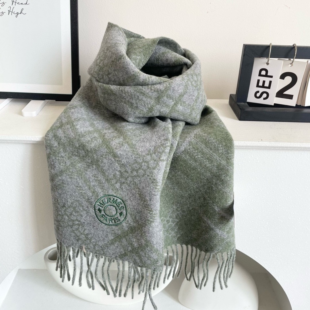 上新2025爱马仕男女款围巾且买且珍惜😍~都是出口订单所以比较难遇❤️东西讲究少而精😍好看的一定要收😎这