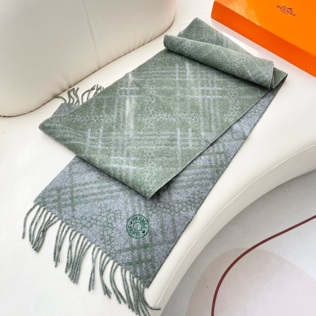 上新2025爱马仕男女款围巾且买且珍惜😍~都是出口订单所以比较难遇❤️东西讲究少而精😍好看的一定要收😎这