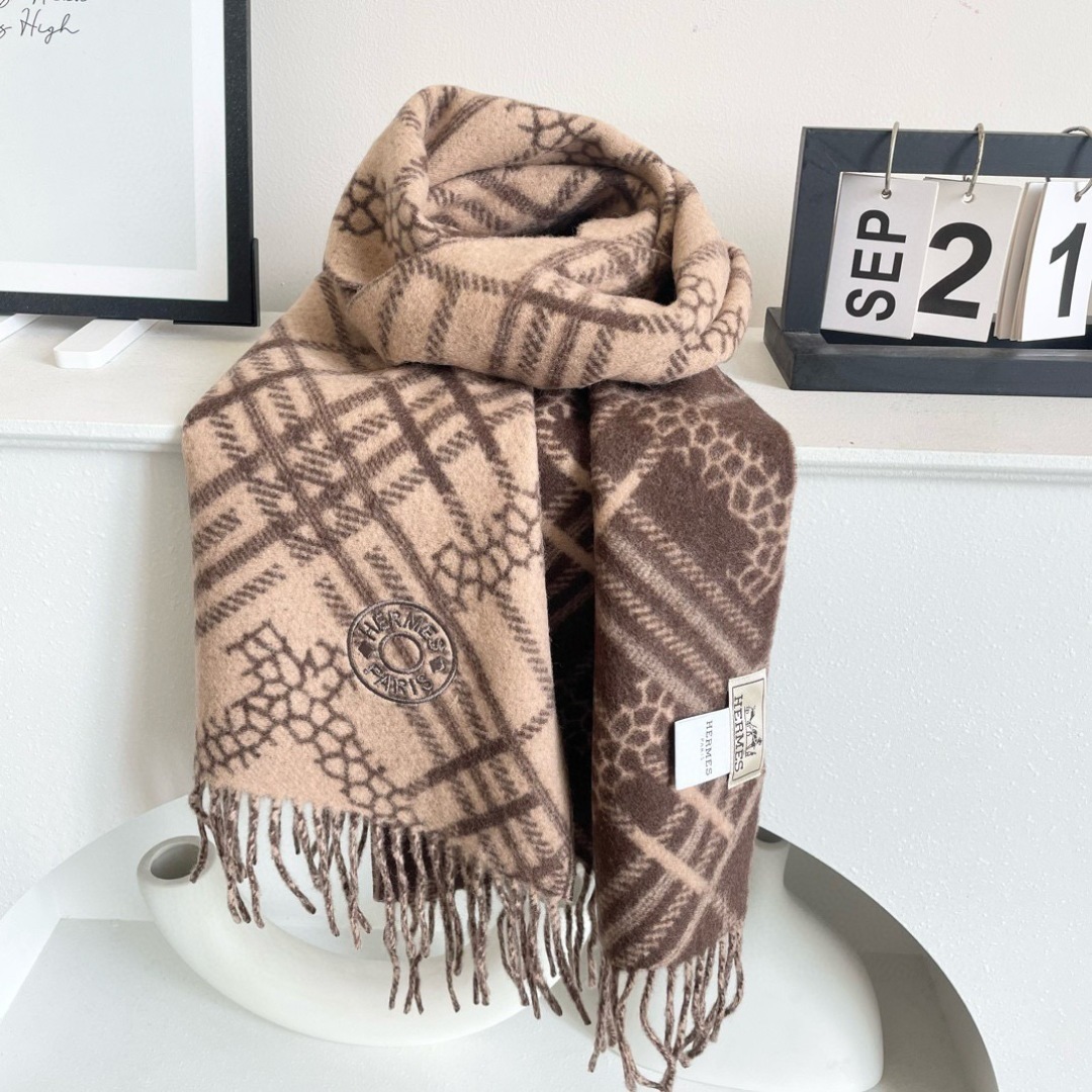 上新2025爱马仕男女款围巾且买且珍惜😍~都是出口订单所以比较难遇❤️东西讲究少而精😍好看的一定要收😎这