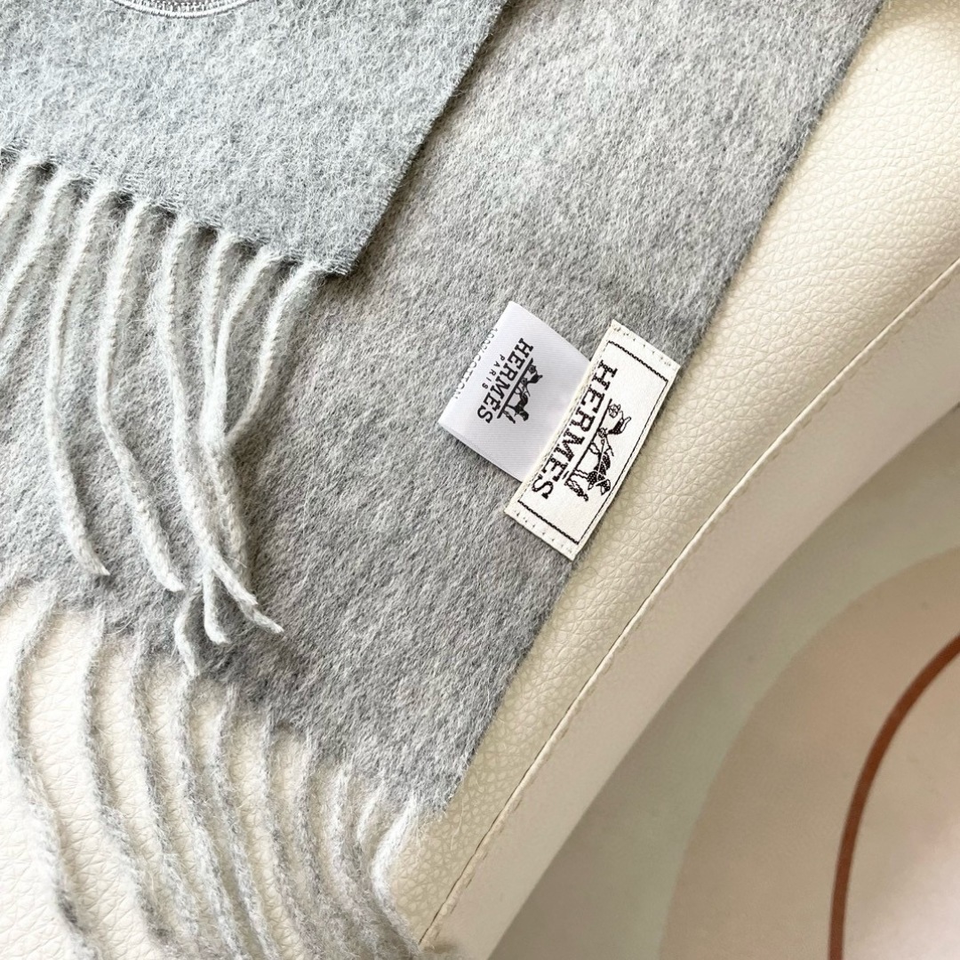 上新2025爱马仕男女款围巾且买且珍惜😍~都是出口订单所以比较难遇❤️东西讲究少而精😍好看的一定要收😎这