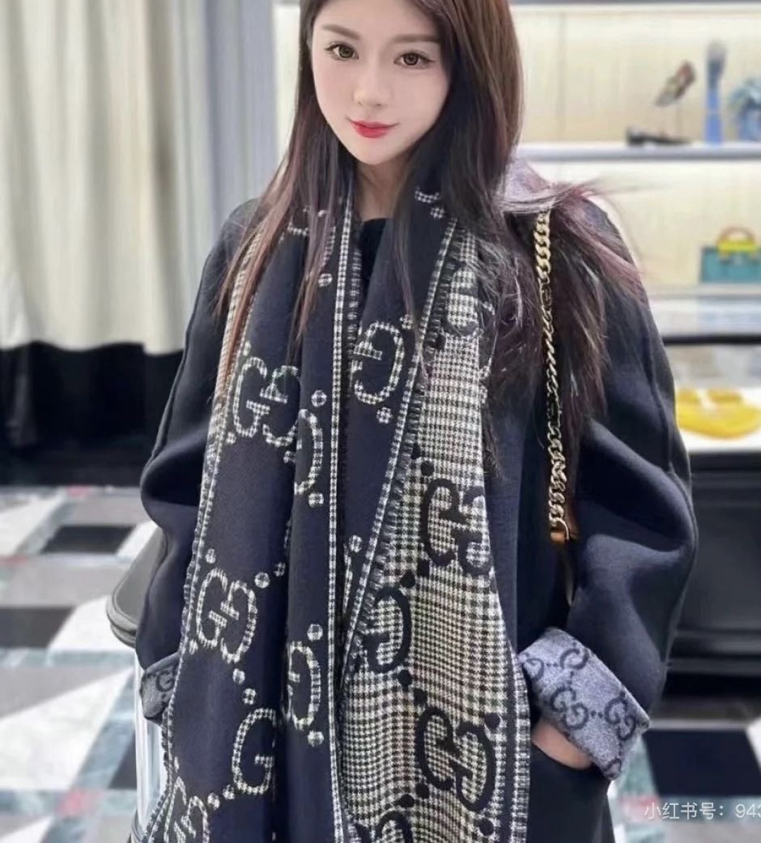 Gucci · 古奇经典羊绒披肩围巾❗来个硬货.麻溜的安排上.纯正出口❗原订单已经交货一批，其中一批刚过