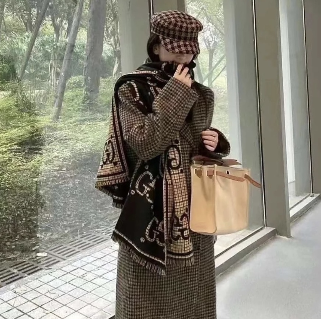 Gucci · 古奇经典羊绒披肩围巾❗来个硬货.麻溜的安排上.纯正出口❗原订单已经交货一批，其中一批刚过