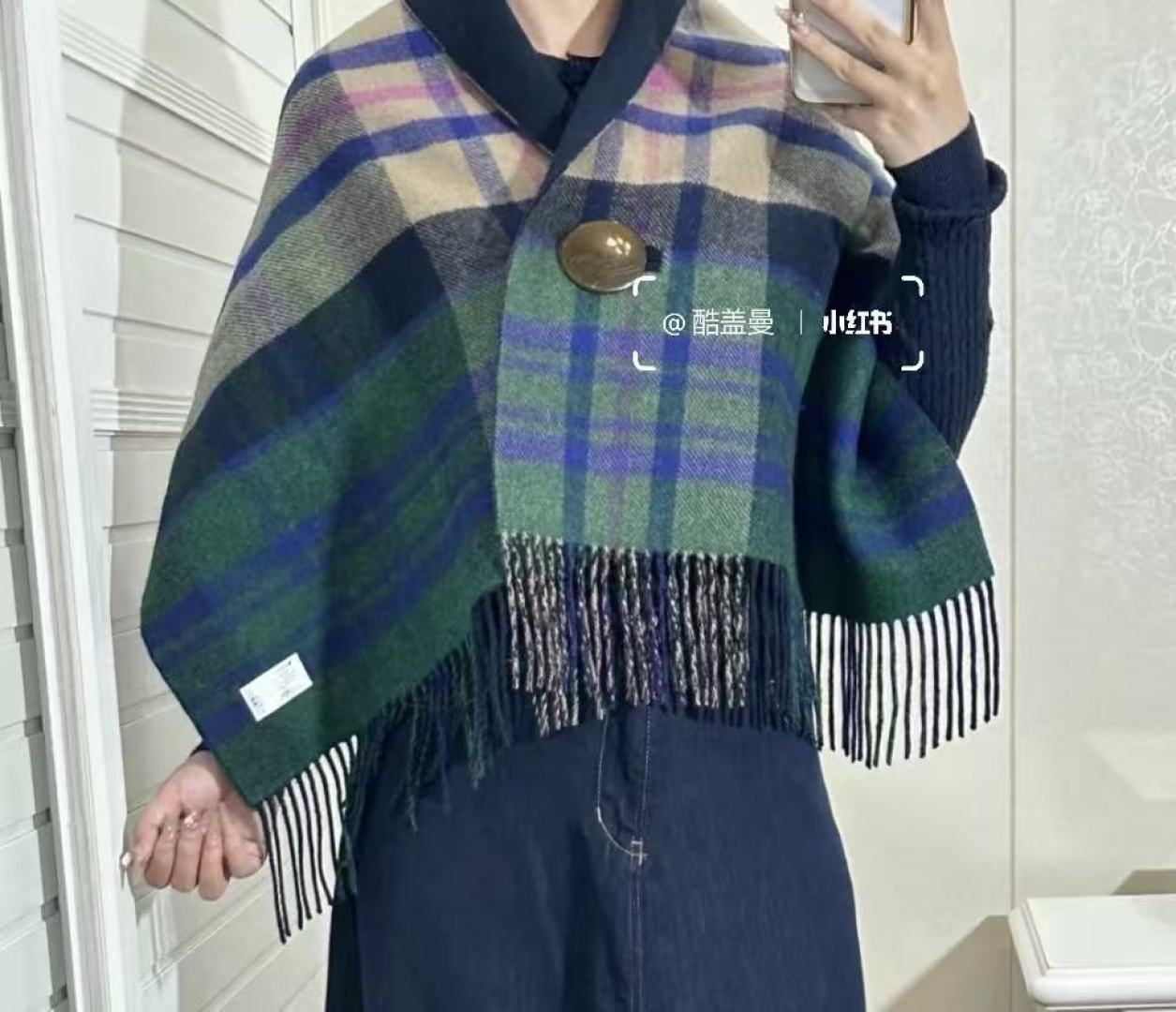 vivienne西太后 可披肩可围巾终于来啦，性价比爆棚的原单西太后土星双色羊毛围巾温暖又百搭。秋冬羊毛
