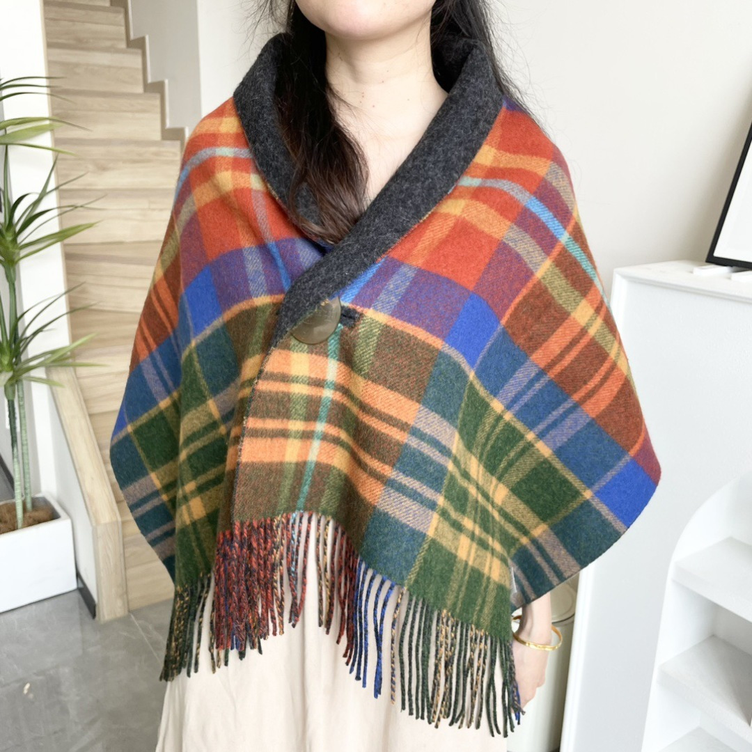 vivienne西太后 可披肩可围巾终于来啦，性价比爆棚的原单西太后土星双色羊毛围巾温暖又百搭。秋冬羊毛