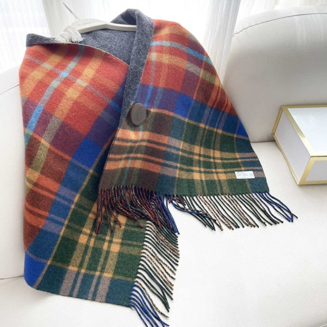 vivienne西太后 可披肩可围巾终于来啦，性价比爆棚的原单西太后土星双色羊毛围巾温暖又百搭。秋冬羊毛