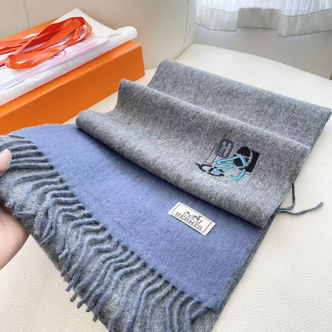 上新2025爱马仕双面男女款围巾且买且珍惜😍~都是出口订单所以比较难遇❤️东西讲究少而精😍好看的一定要收